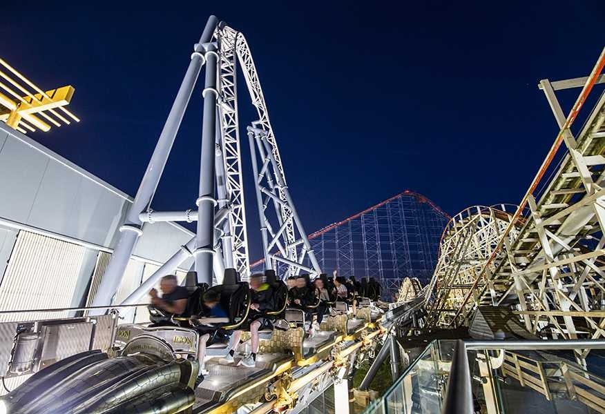 Tamlite ICON Rollercoaster Blackpool Pleasure Beach LED lighting night image
