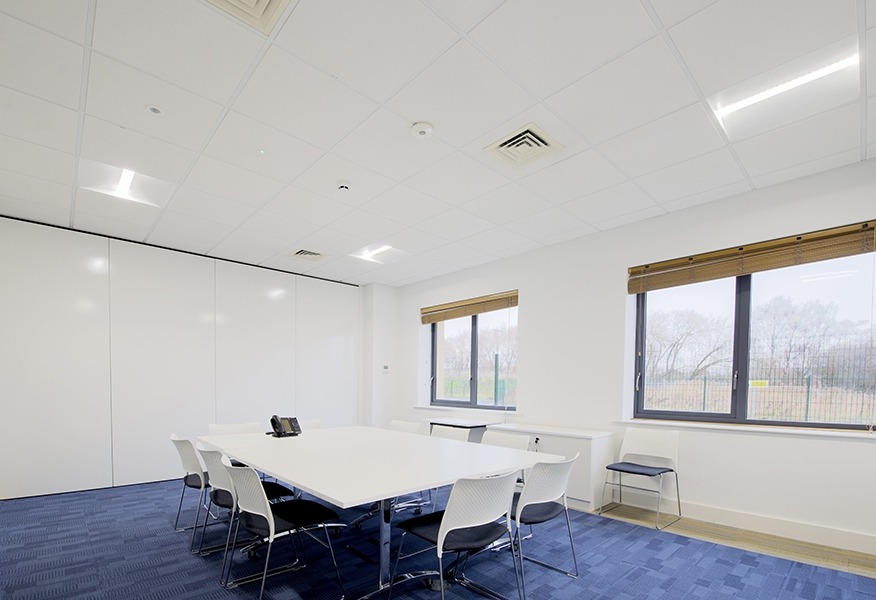 Tamlite Homelet Lincoln HORIZON FOCUS S meeting room LED lighting