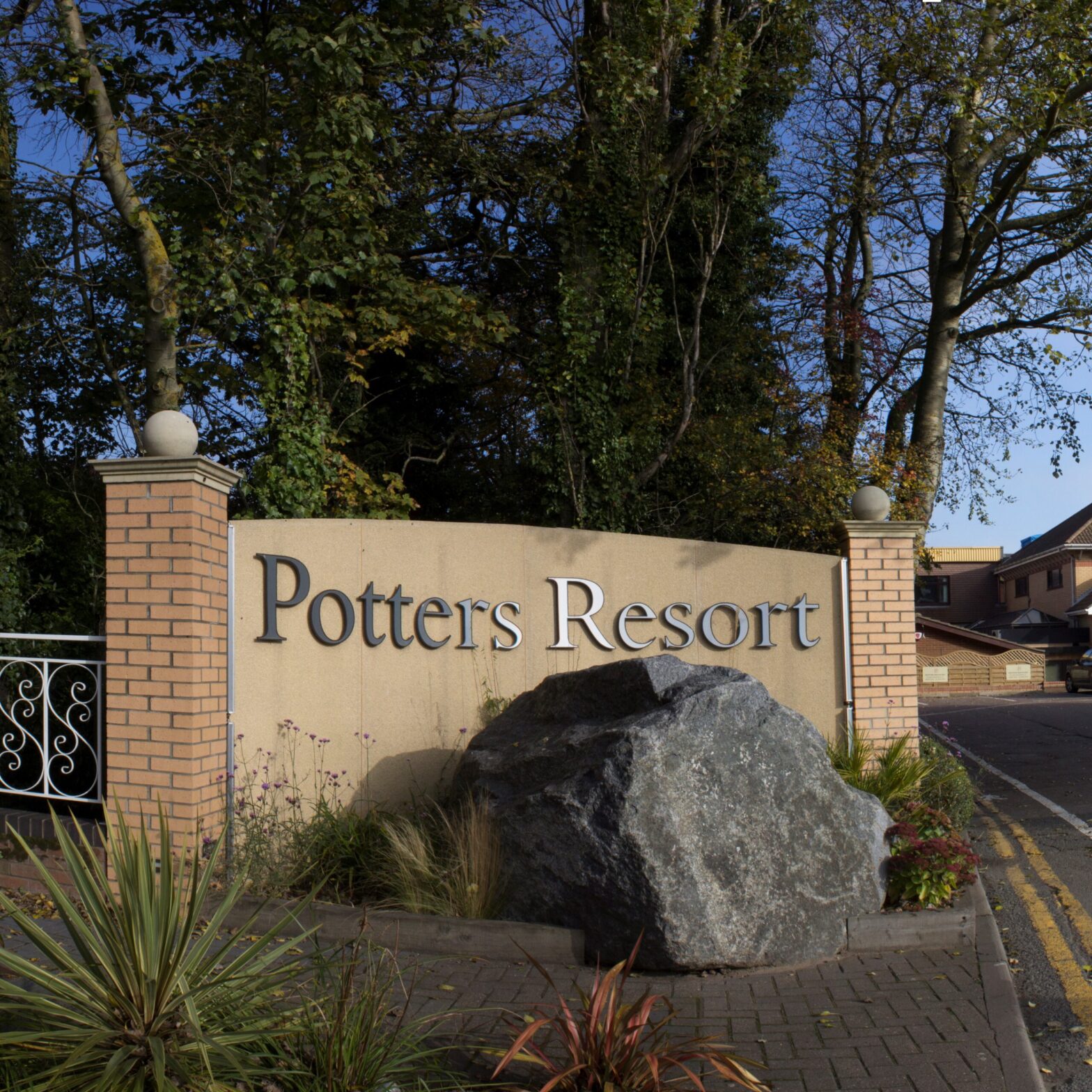 Tamlite Potters Leisure Resort Sports LED lighting case study exterior signage